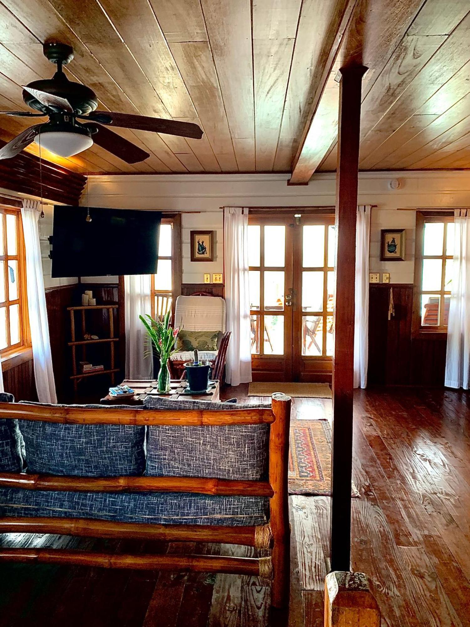 Casa Acuario Boutique Hotel Бокас дел Торо Екстериор снимка