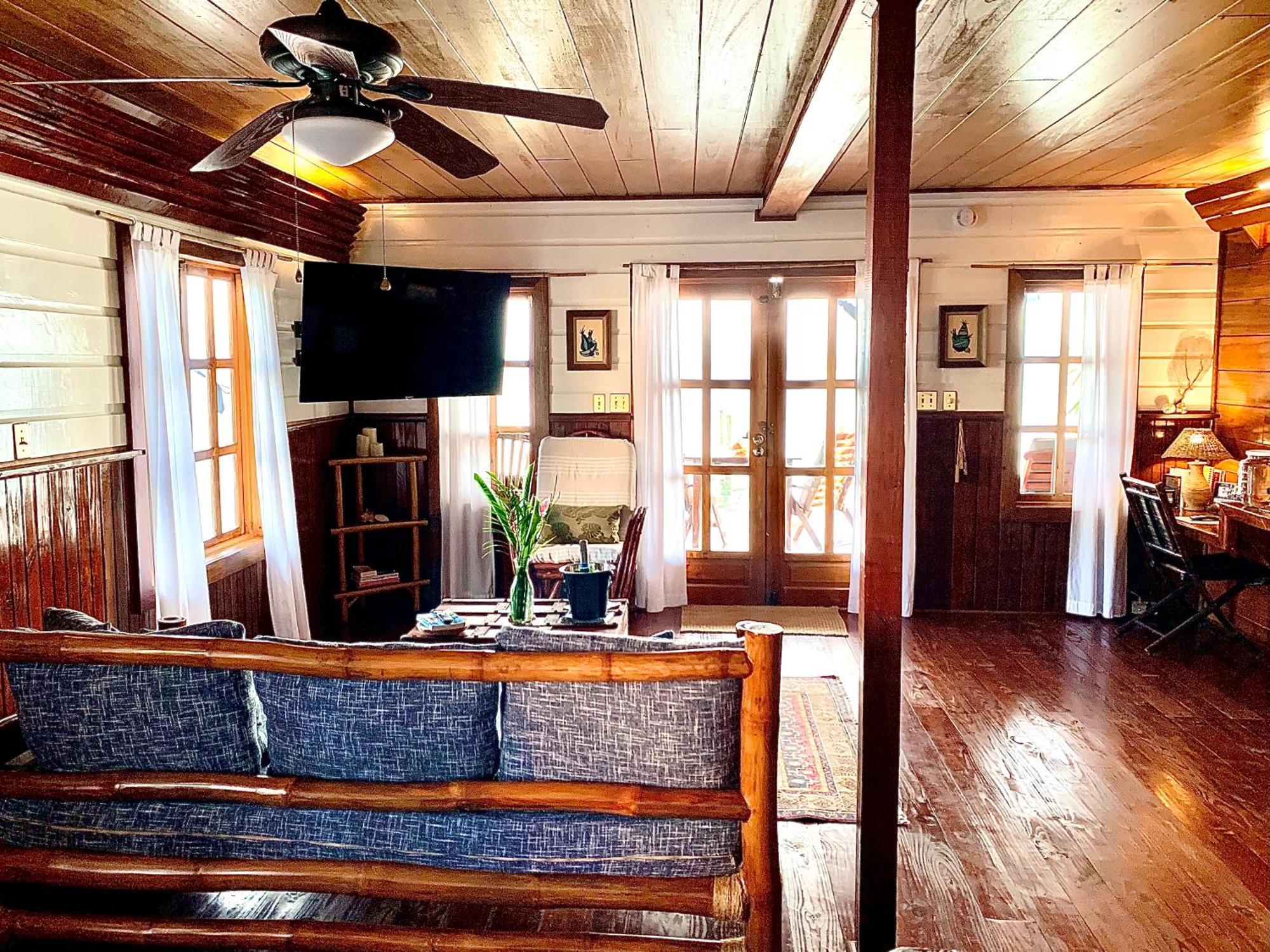 Casa Acuario Boutique Hotel Бокас дел Торо Екстериор снимка